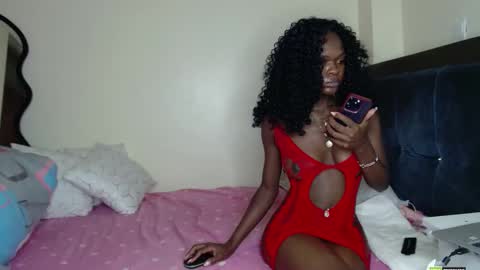 Mia online show from February 28, 8:30 pm