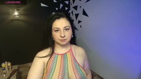 A G A T A T H O M P S O N online show from October 17, 8:01 pm