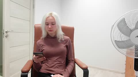 Agelina Lilly Laura online show from November 8, 6:40 am