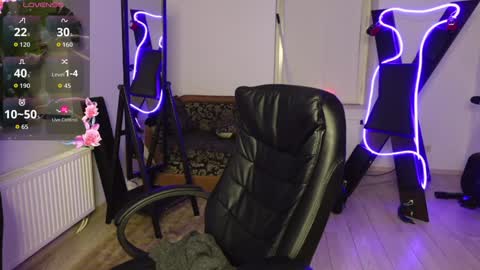 Agelina Lilly Laura online show from March 1, 9:25 pm