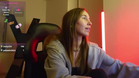 Agelina Lilly Laura online show from November 28, 8:01 pm