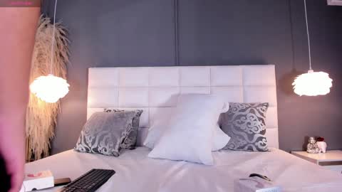 AHINOA online show from January 8, 5:05 pm