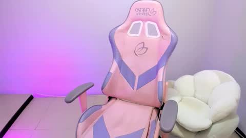 Ailee Hyuga online show from December 17, 3:49 pm