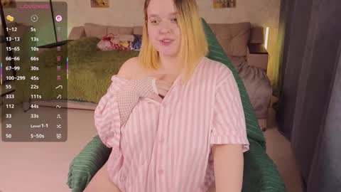 Aki online show from November 8, 1:38 pm