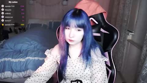 akirahartyx online show from September 15, 4:14 pm