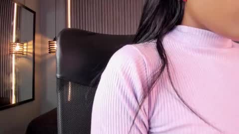 Snapshot of alahia_betancur chatting on October 9, 3:38 pm Alahia  online show from October 9, 3:38 pm
