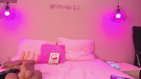 Snapshot of alahia_betancur chatting on February 4, 12:00 pm Alahia  online show from February 4, 12:00 pm