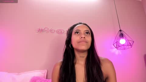 Snapshot of alahia_betancur chatting on February 7, 11:56 am Alahia  online show from February 7, 11:56 am