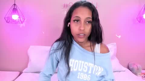 Snapshot of alahia_betancur chatting on March 6, 12:30 pm Alahia  online show from March 6, 12:30 pm