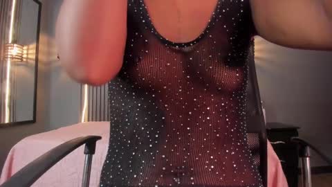 Snapshot of alahia_betancur chatting on October 8, 2:10 pm Alahia  online show from October 8, 2:10 pm