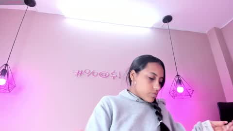 Snapshot of alahia_betancur chatting on February 13, 12:11 pm Alahia  online show from February 13, 12:11 pm