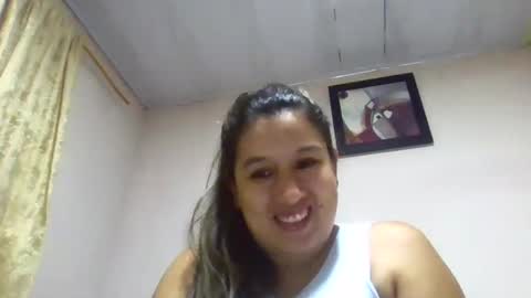 Snapshot of alahia_fox chatting on March 3, 5:16 am alahia online show from March 3, 5:16 am