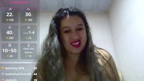 Snapshot of alahia_fox chatting on February 19, 2:33 am alahia online show from February 19, 2:33 am