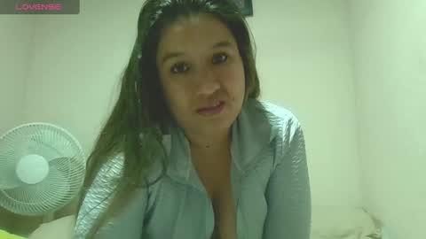 Snapshot of alahia_fox chatting on December 28, 5:44 am alahia online show from December 28, 5:44 am