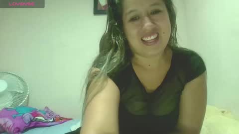 Snapshot of alahia_fox chatting on January 4, 9:52 pm alahia online show from January 4, 9:52 pm