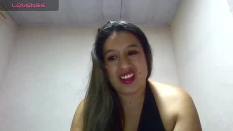 Snapshot of alahia_fox chatting on February 2, 2:59 am alahia online show from February 2, 2:59 am