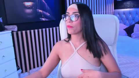 Alaia Alegria online show from December 17, 7:07 pm