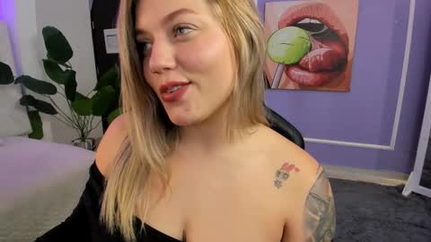 Alaia online show from November 18, 3:35 pm