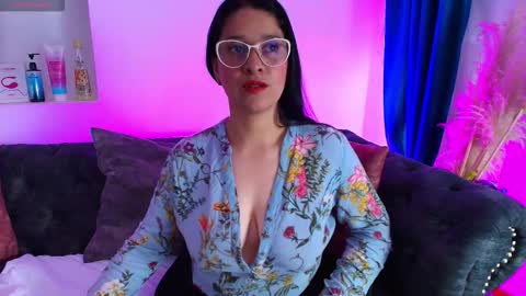 Alana  online show from January 8, 8:02 pm