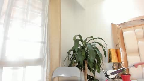 Snapshot of alana_then2 chatting on March 5, 9:17 pm       online show from March 5, 9:17 pm