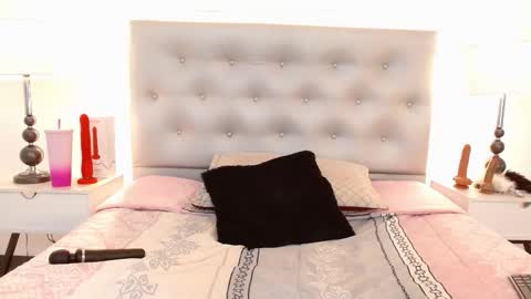 alana online show from December 14, 4:07 am