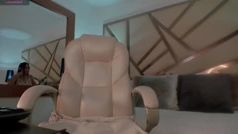 alanah_connors online show from February 5, 2:20 pm