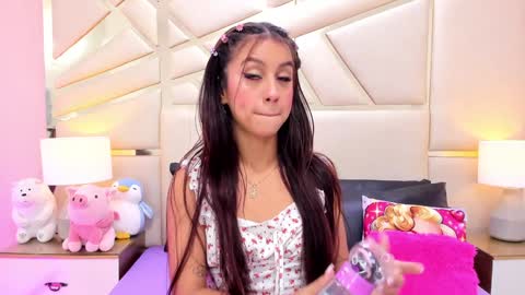 alana online show from December 12, 11:50 am