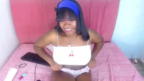 alaurinortizcm101 online show from February 19, 4:34 am