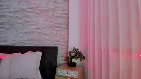 aleec_nyx online show from October 14, 12:30 pm