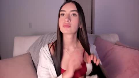 alejandraaa_ online show from December 18, 2:27 am