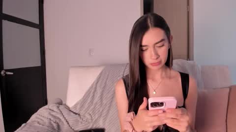 alejandraaa_ online show from December 17, 2:17 am