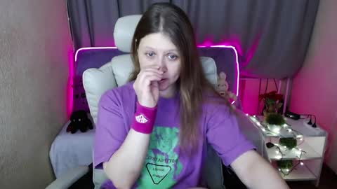 Snapshot of alekasamui chatting on February 21, 1:33 am Aleksa online show from February 21, 1:33 am