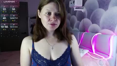 Snapshot of alekasamui chatting on September 16, 9:23 pm Aleksa online show from September 16, 9:23 pm