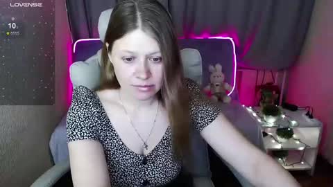 Snapshot of alekasamui chatting on March 6, 10:47 pm Aleksa online show from March 6, 10:47 pm