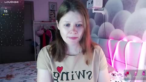 Snapshot of alekasamui chatting on October 16, 1:41 am Aleksa online show from October 16, 1:41 am