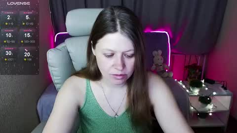 Snapshot of alekasamui chatting on February 27, 1:05 am Aleksa online show from February 27, 1:05 am