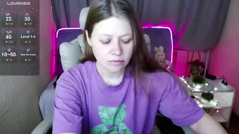 Snapshot of alekasamui chatting on February 13, 1:40 am Aleksa online show from February 13, 1:40 am