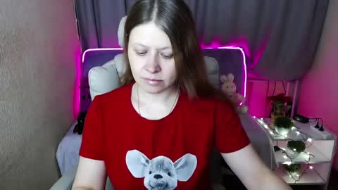 Snapshot of alekasamui chatting on February 25, 1:41 am Aleksa online show from February 25, 1:41 am