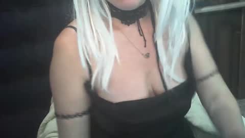 Snapshot of alenablack chatting on February 1, 1:02 am Luly online show from February 1, 1:02 am