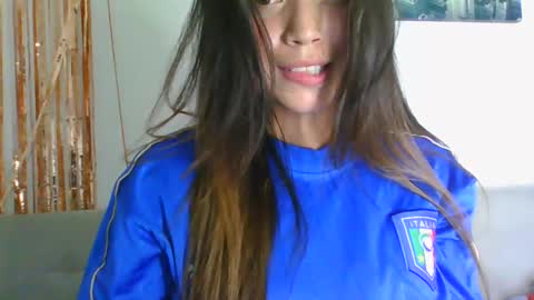 QUEEN OFF MILk  IM BACK  15 NOV online show from November 14, 1:27 am