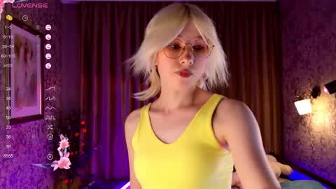 Lola online show from November 16, 3:12 pm