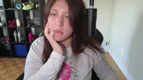 dont be afraid to click social media link its  working  just click on that  online show from October 15, 9:50 pm