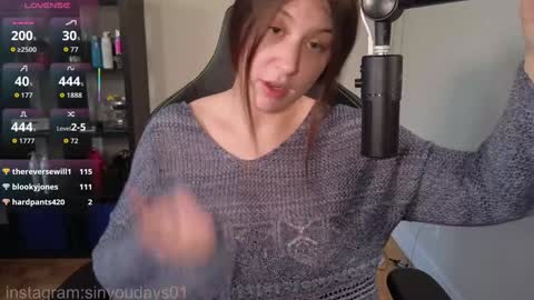 dont be afraid to click social media link its  working  just click on that  online show from November 4, 9:42 pm