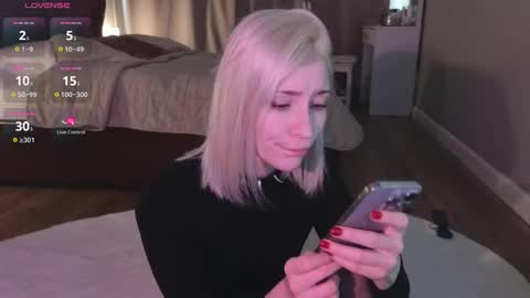 Snapshot of alexa_novak chatting on October 19, 2:24 am Alexa online show from October 19, 2:24 am