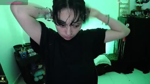 Snapshot of alexa_sweet69x chatting on December 18, 1:05 am Alexa online show from December 18, 1:05 am