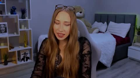 AlexaHarmon online show from November 27, 6:49 am