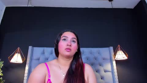 Snapshot of alexamora__ chatting on September 15, 11:40 am C A M I L A online show from September 15, 11:40 am