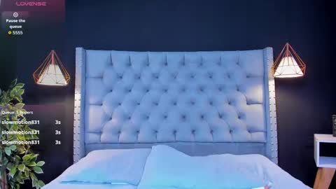 Snapshot of alexamora__ chatting on September 13, 12:02 pm C A M I L A online show from September 13, 12:02 pm