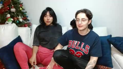 Julieta Long hair and Alex short hair online show from December 22, 1:23 am
