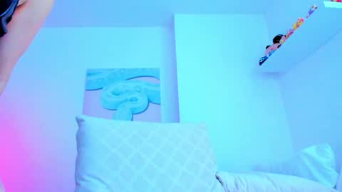 Alexiis 3 online show from December 2, 2:30 pm